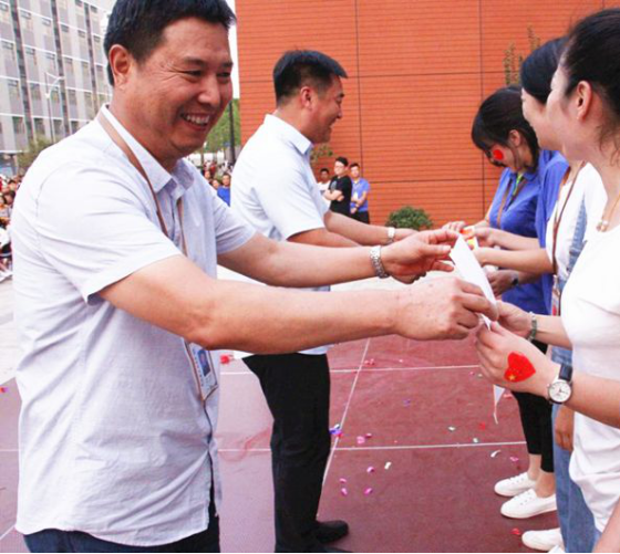 2019-10-14_唱誦抒發(fā)愛(ài)國(guó)情   同心共筑中國(guó)夢(mèng)——安陽(yáng)市飛翔學(xué)校舉行第四屆“慶國(guó)慶”唱誦會(huì)2579