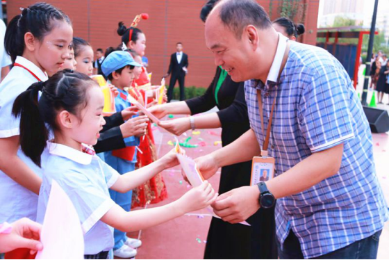 2019-10-14_唱誦抒發(fā)愛(ài)國(guó)情   同心共筑中國(guó)夢(mèng)——安陽(yáng)市飛翔學(xué)校舉行第四屆“慶國(guó)慶”唱誦會(huì)2580